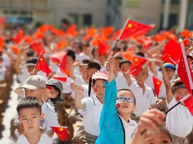 买新能源车的人开始焦虑了，电费持续上涨，说好的省钱也不提了